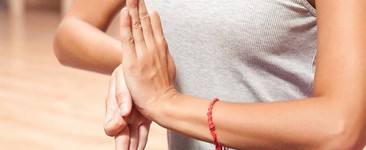 7 Ways to Prevent Wrist Injury in Yoga