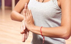 7 Ways to Prevent Wrist Injury in Yoga