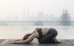 5 Best Yoga Poses for the Workaholic